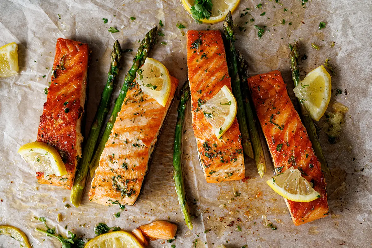 Salmon en Papillote with Asparagus